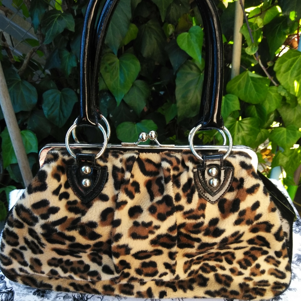 Lux de Ville lucky me kiss handbag